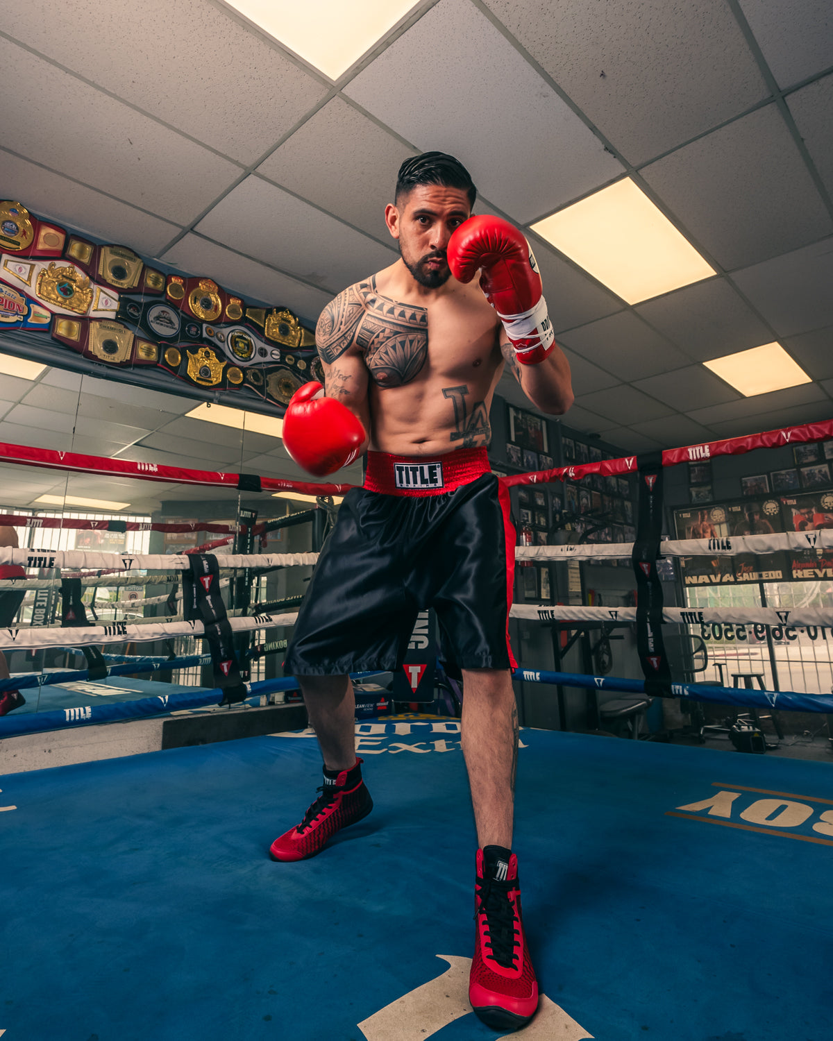 variant:Black/Red::TITLE Boxing Edge Boxing Trunks 2.0 guy in center of ring posing