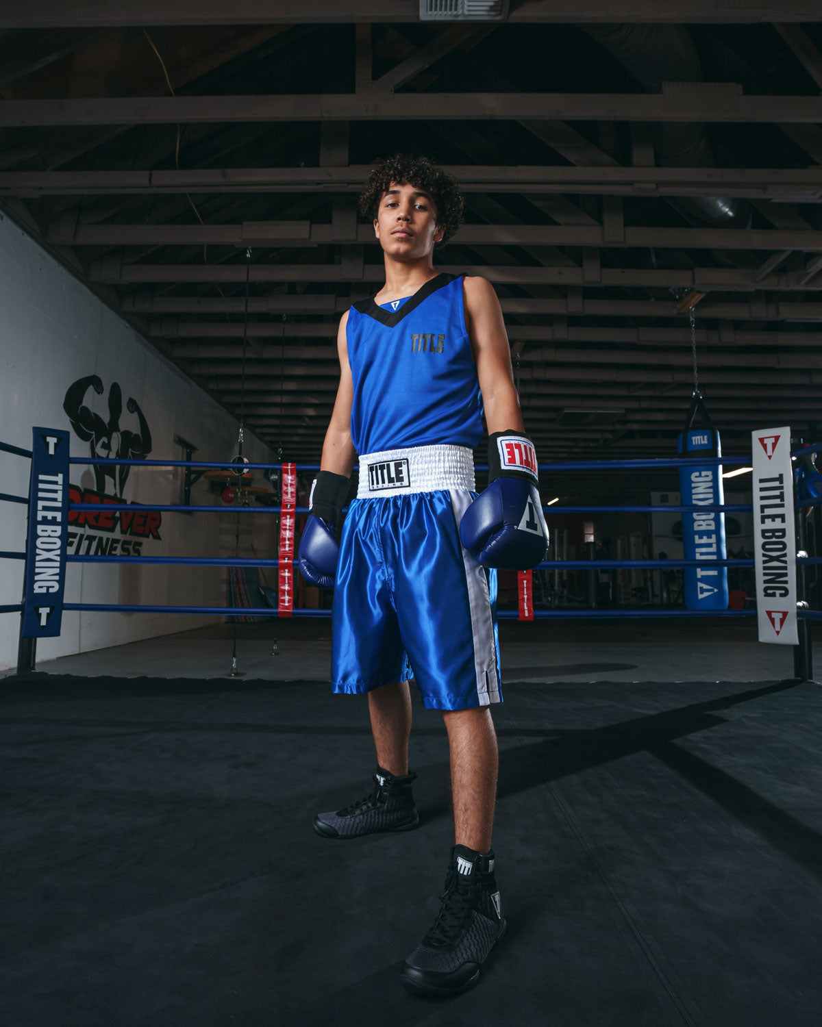 variant:blue/white::TITLE Boxing Edge Boxing Trunks 2.0 boxing stance hands down