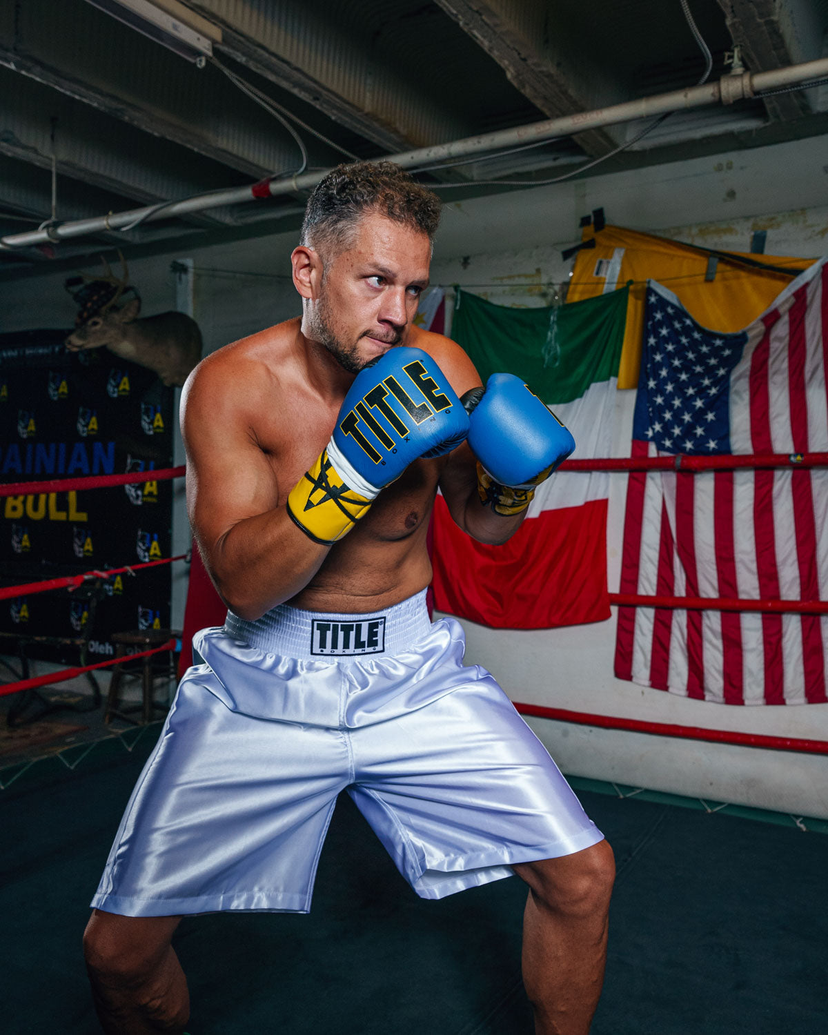variant:white::TITLE Boxing Edge Boxing Trunks 2.0 man boxing stance