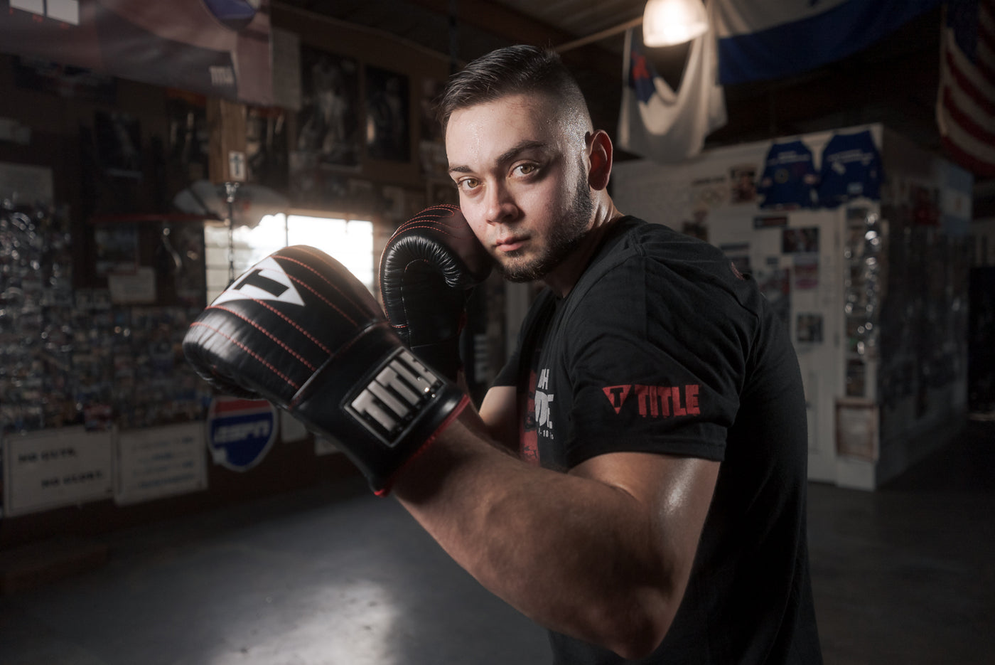 variant:lifestyle::TITLE Boxing Heavy Bag & Mitt Bundle gloves on boxer in the gym