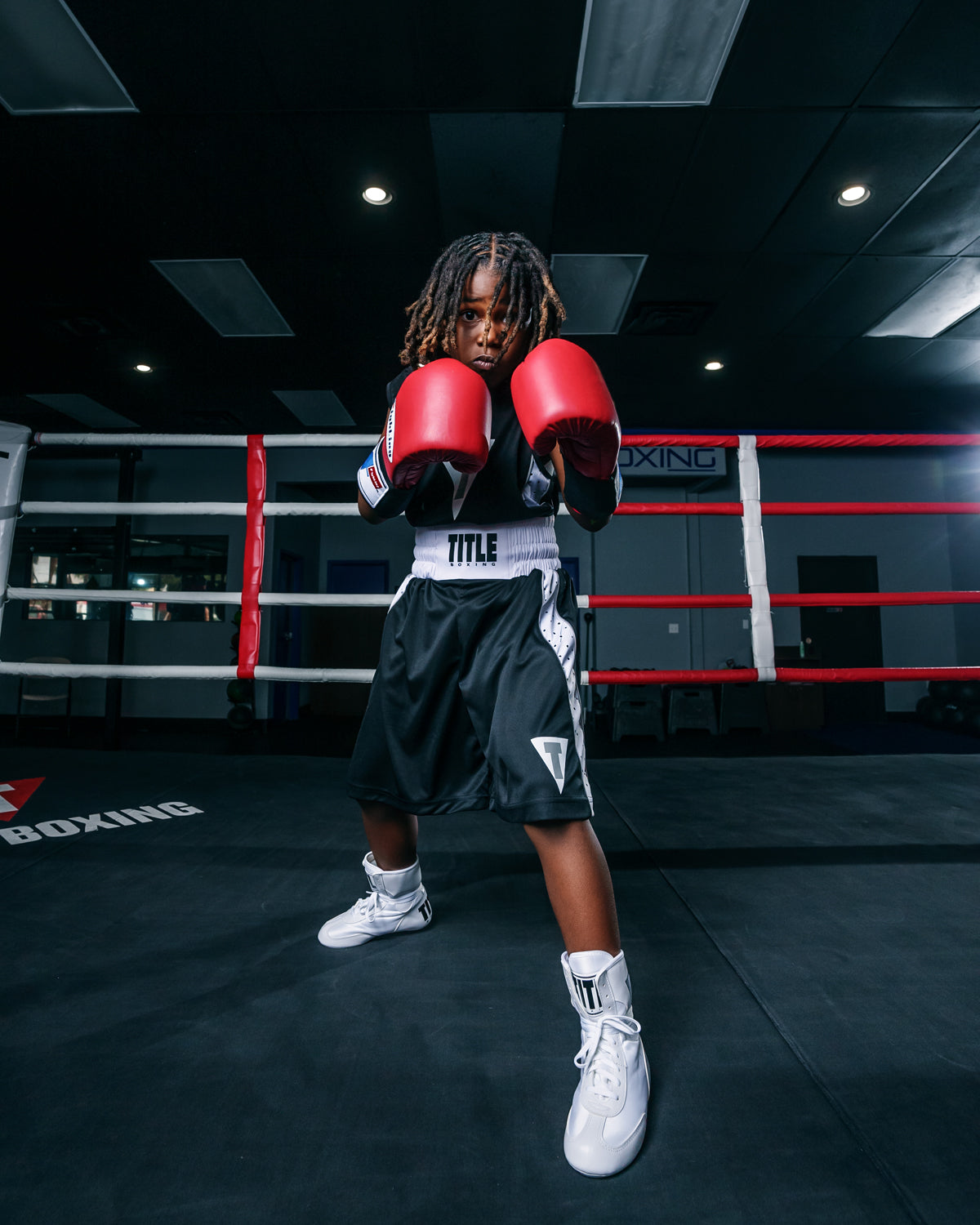 variant:black/white::TITLE Boxing Performance Aerovent Amateur Boxing Set 3.0  kid boxing pose