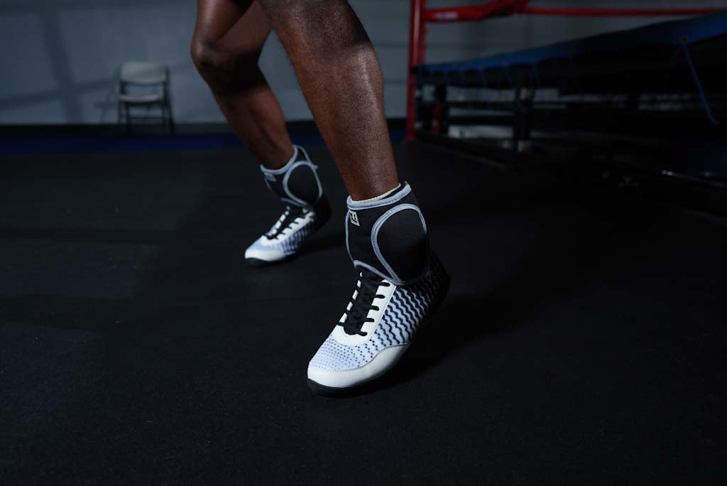 variant:lifestyle::TITLE Boxing Pro Ankle Weights both ankles