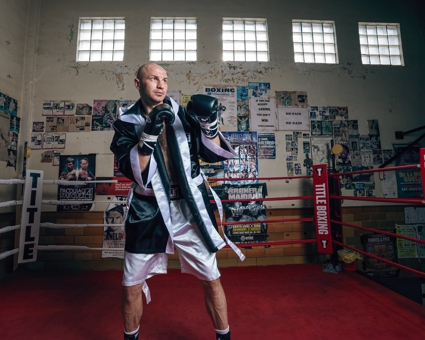  variant:black/white::TITLE Boxing Stock Fingertip Robe 2.0 guy boxing stance