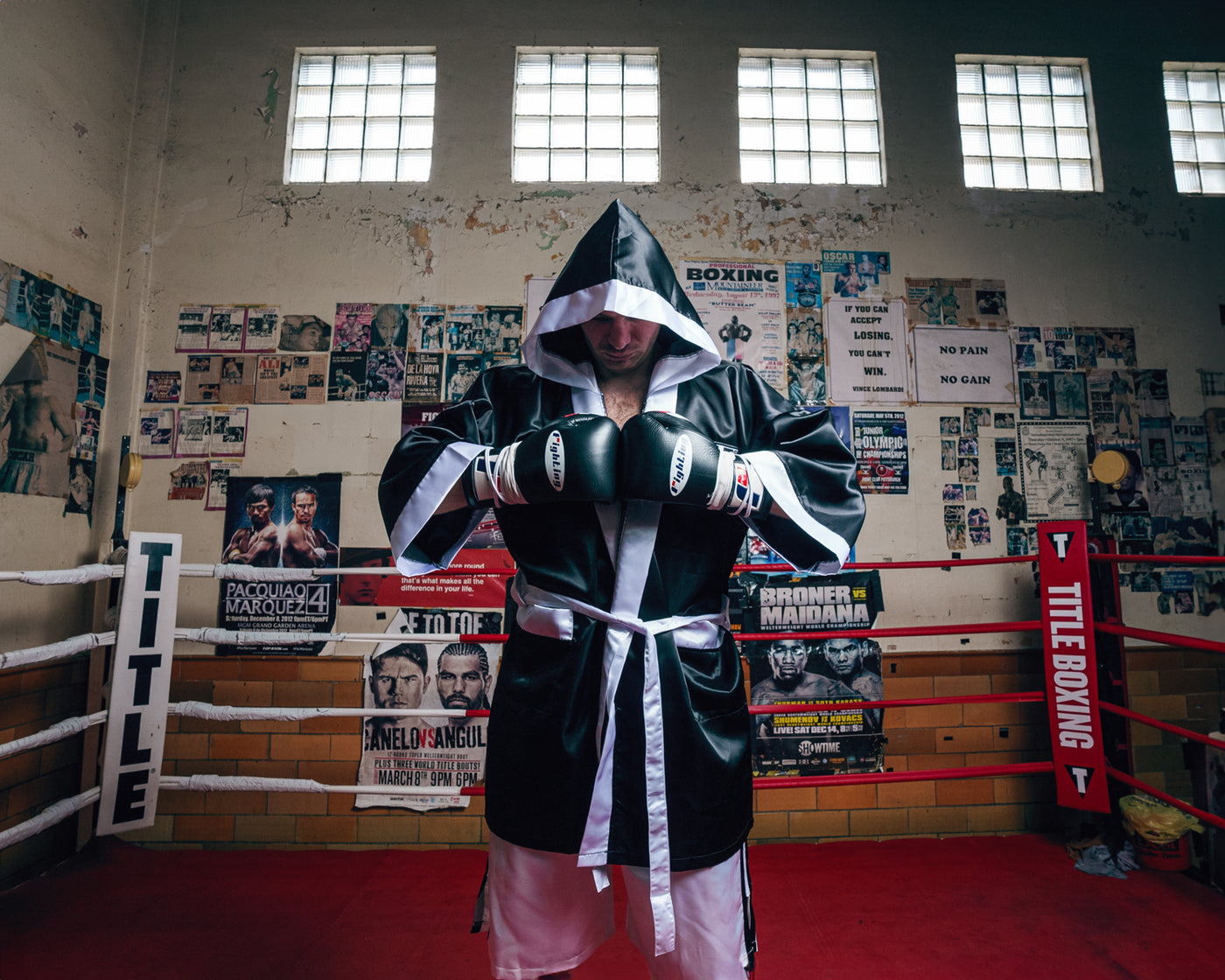  variant:black/white::TITLE Boxing Stock Fingertip Robe 2.0 guy hood up
