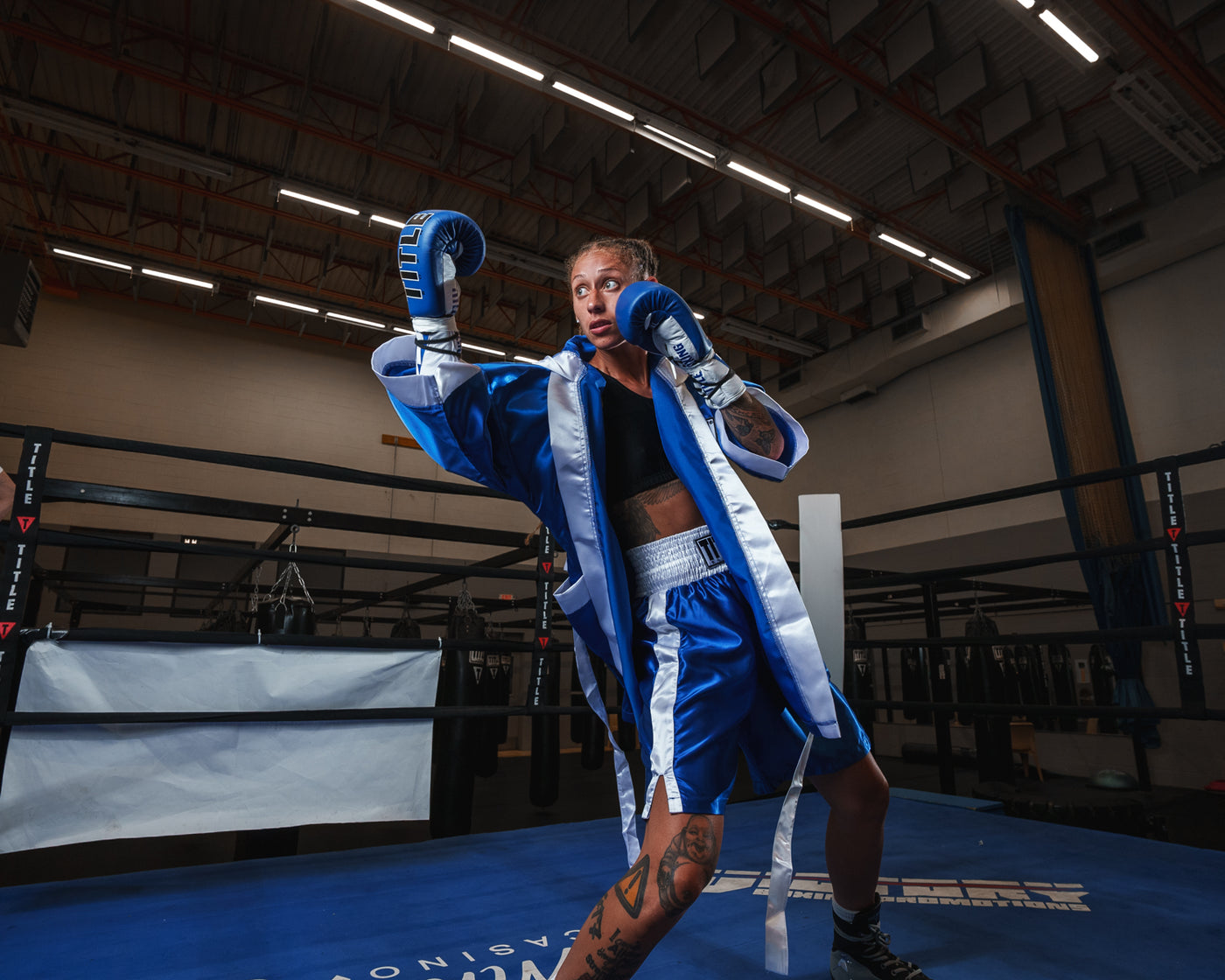variant:blue/white::TITLE Boxing Stock Fingertip Robe 2.0 girl shadow boxing