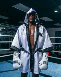 variant:white/black::TITLE Boxing Stock Fingertip Robe 2.0 hood up hands down