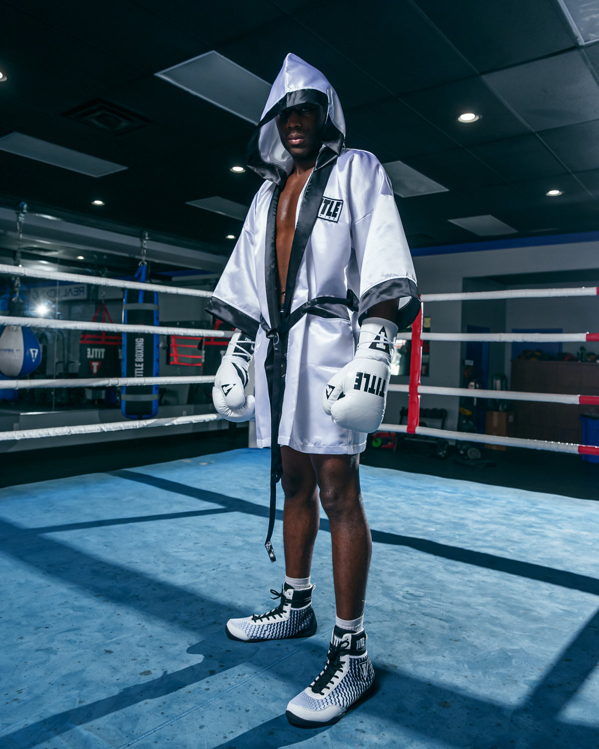 variant:white/black::TITLE Boxing Stock Fingertip Robe 2.0 boxing stand