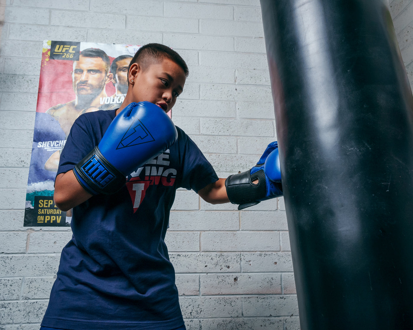 variant:Blue/Black::TITLE Boxing Vegan Fitness Bag Gloves kid right jab