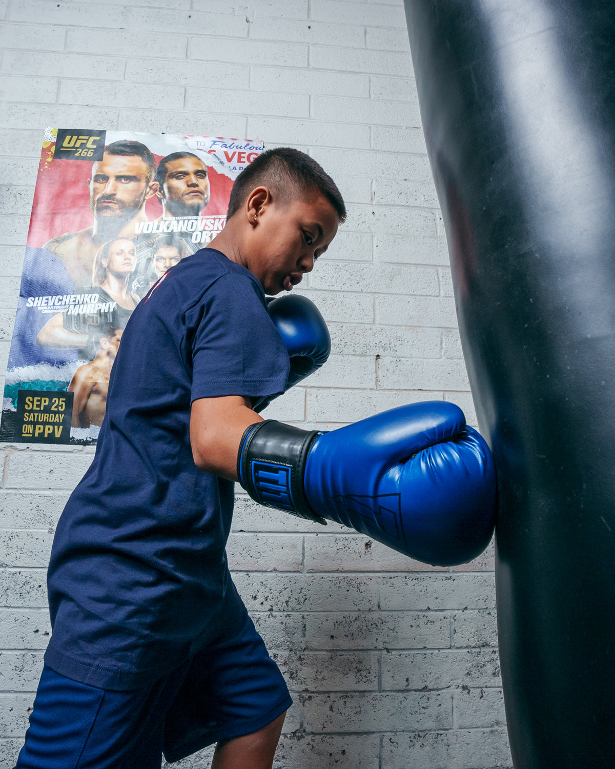 variant:Blue/Black::TITLE Boxing Vegan Fitness Bag Gloves kid low jab