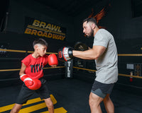 variant:lifestyle::TITLE Boxing Valiant Micro Mitts kid and coach mitting