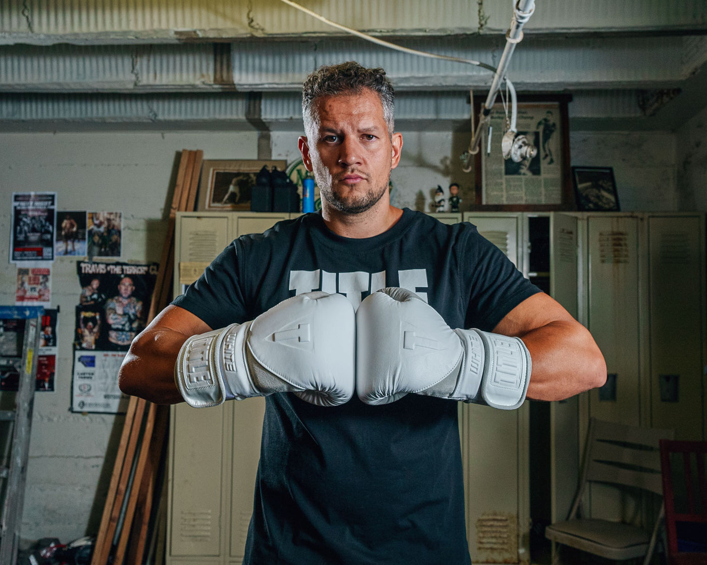 variant:lifestyle::TITLE White Boxing Training Gloves 2.0  guy hands together