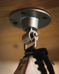 variant:lifestyle::TITLE Boxing Lightning-Fast Super Swivel mounted on speed bag base