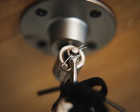 variant:lifestyle::TITLE Boxing Lightning-Fast Super Swivel closeup mounted on speed bag base