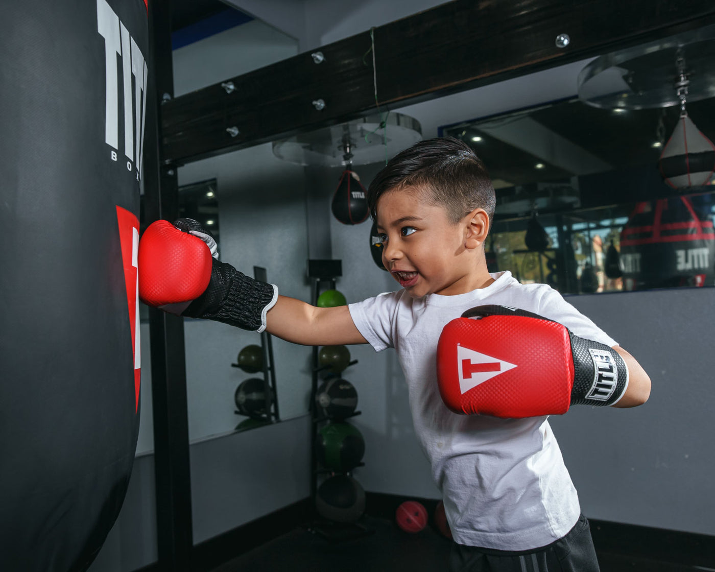 variant:red/black::TITLE Boxing Aerovent Youth Gloves kid right jab bag
