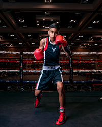 variant:black/red::TITLE Boxing Aerovent Elite Amateur Boxing Set 4 2.0 boxing stance
