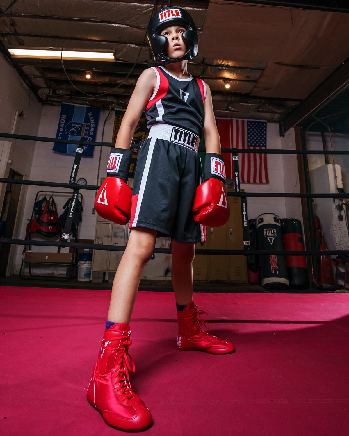 variant:black/red::TITLE Boxing Aerovent Elite Amateur Boxing Set 4 2.0 little boy in boxing stance