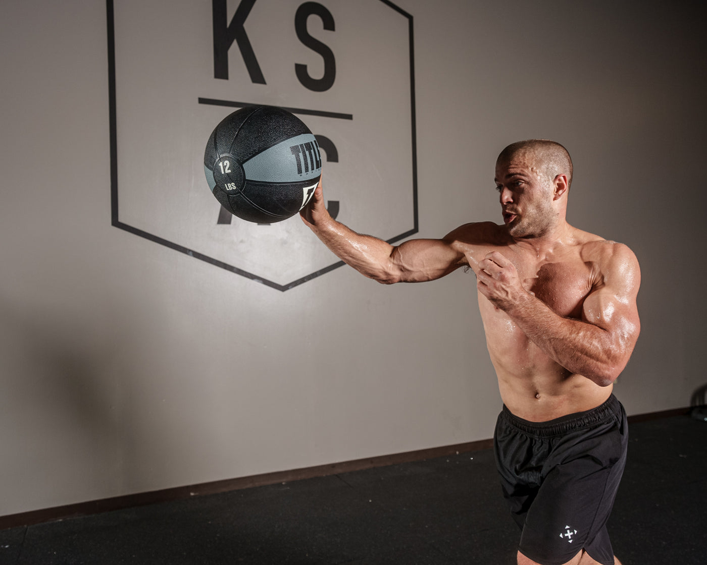 variant:12 lbs::TITLE Boxing Rubber Medicine Ball guy throwing ball