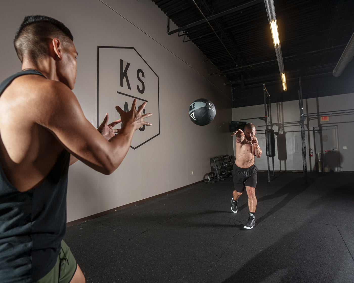 variant:12 lbs::TITLE Boxing Rubber Medicine Ball kid catching the ball