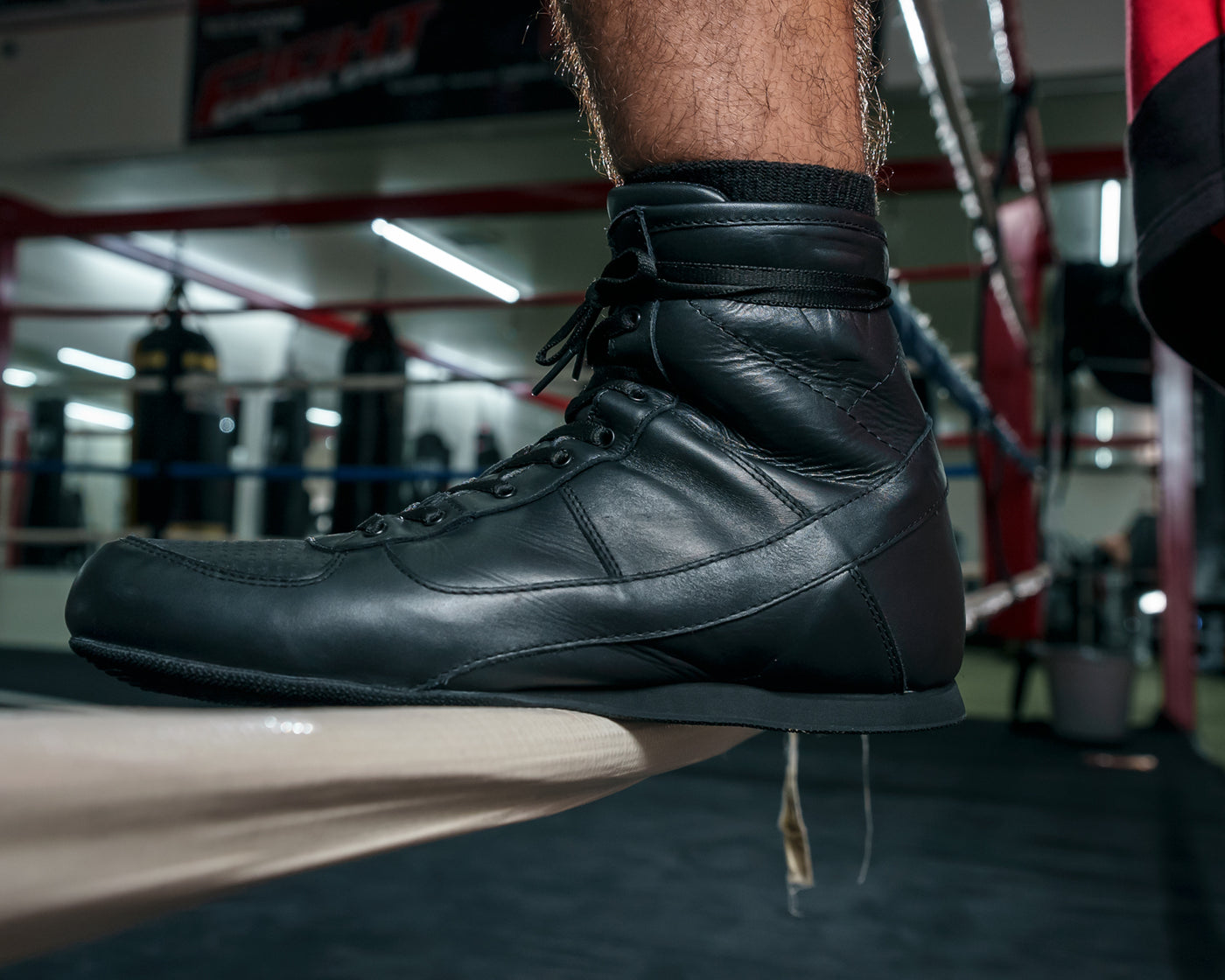 variant:lifestyle::TITLE Boxing Old School Leather Boxing Shoes bottom view