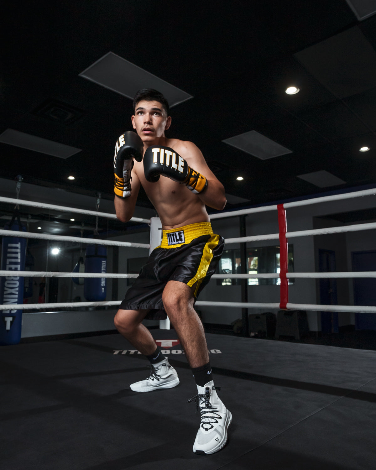 variant:black/gold::TITLE Boxing Edge Boxing Trunks 2.0 shadow box stance