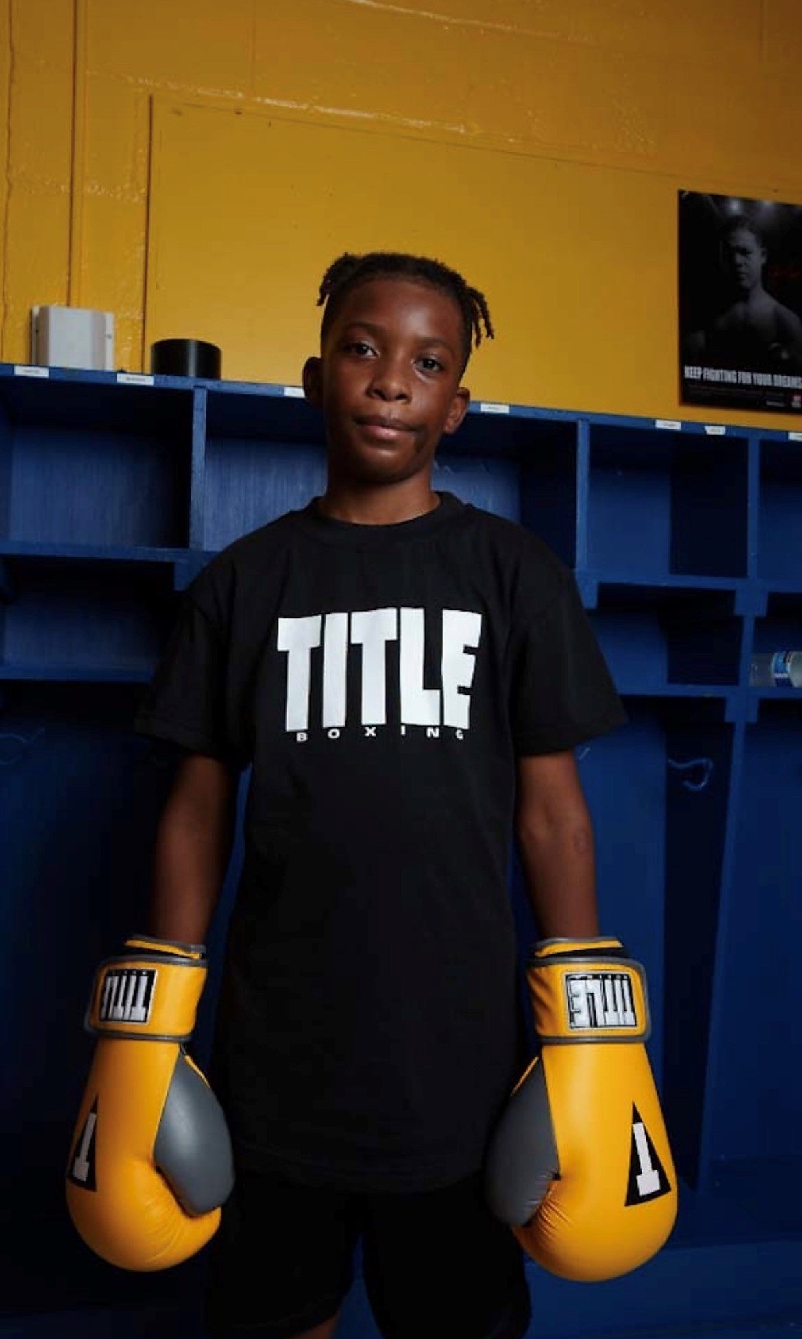 variant:Black/White::TITLE Boxing Iconic Block Tee boy posing in tee