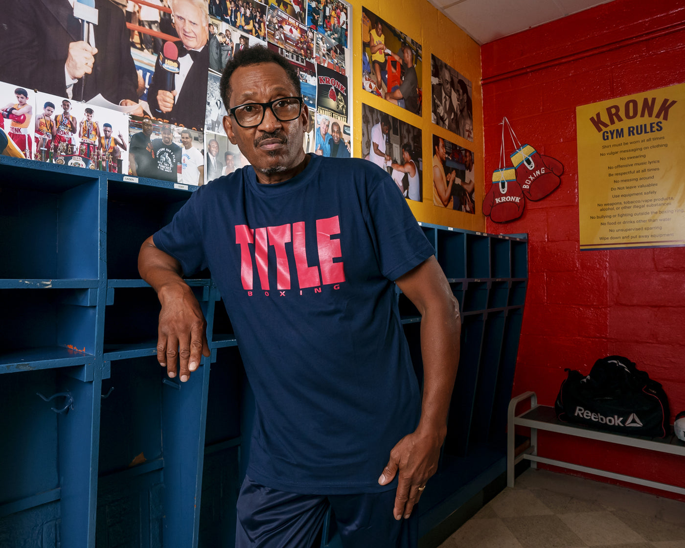 variant:Navy/Red::TITLE Boxing Iconic Block Tee man posing in tee