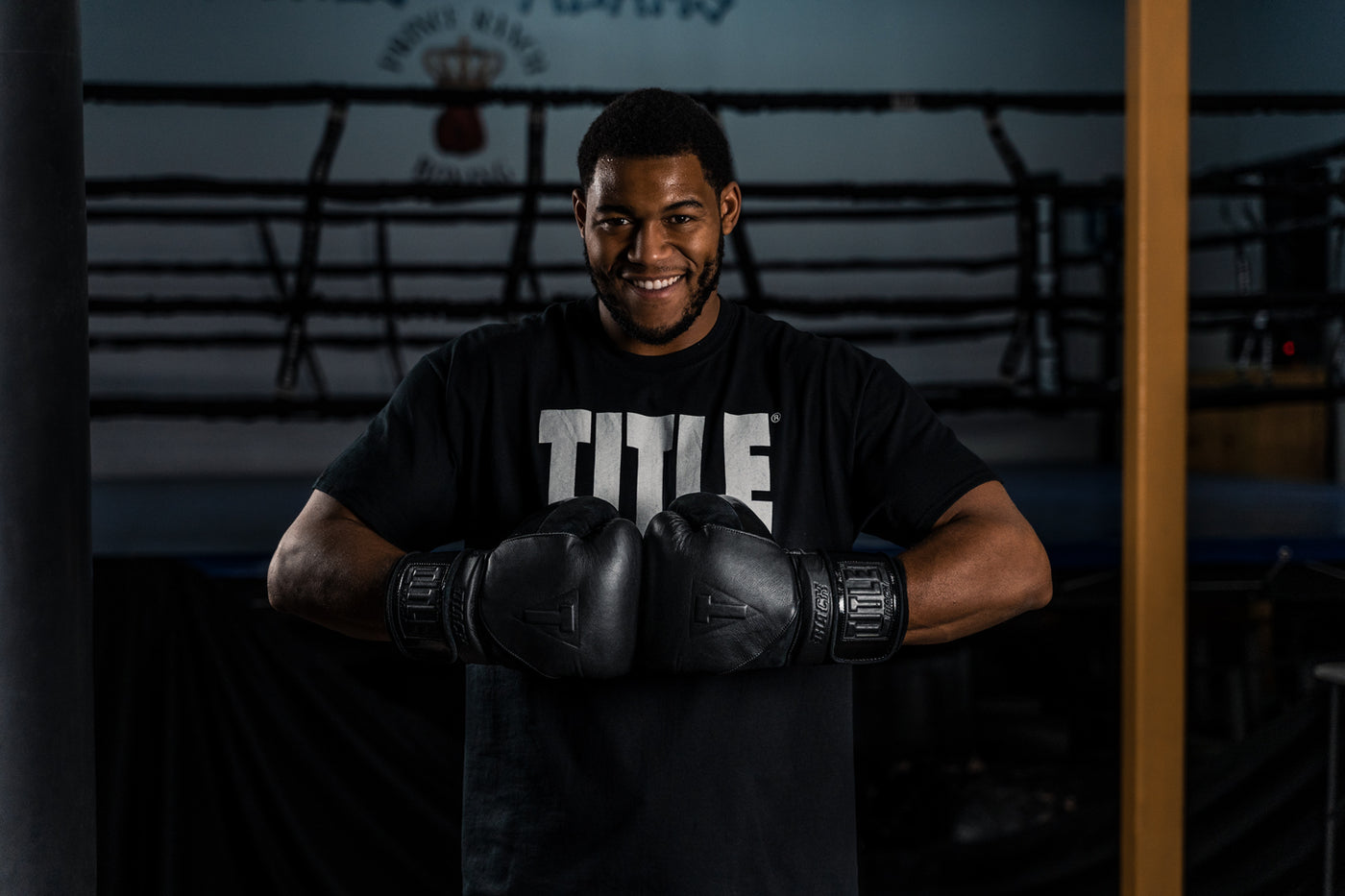 variant:lifestyle::TITLE Black Training Gloves 2.0 guy hitting gloves together