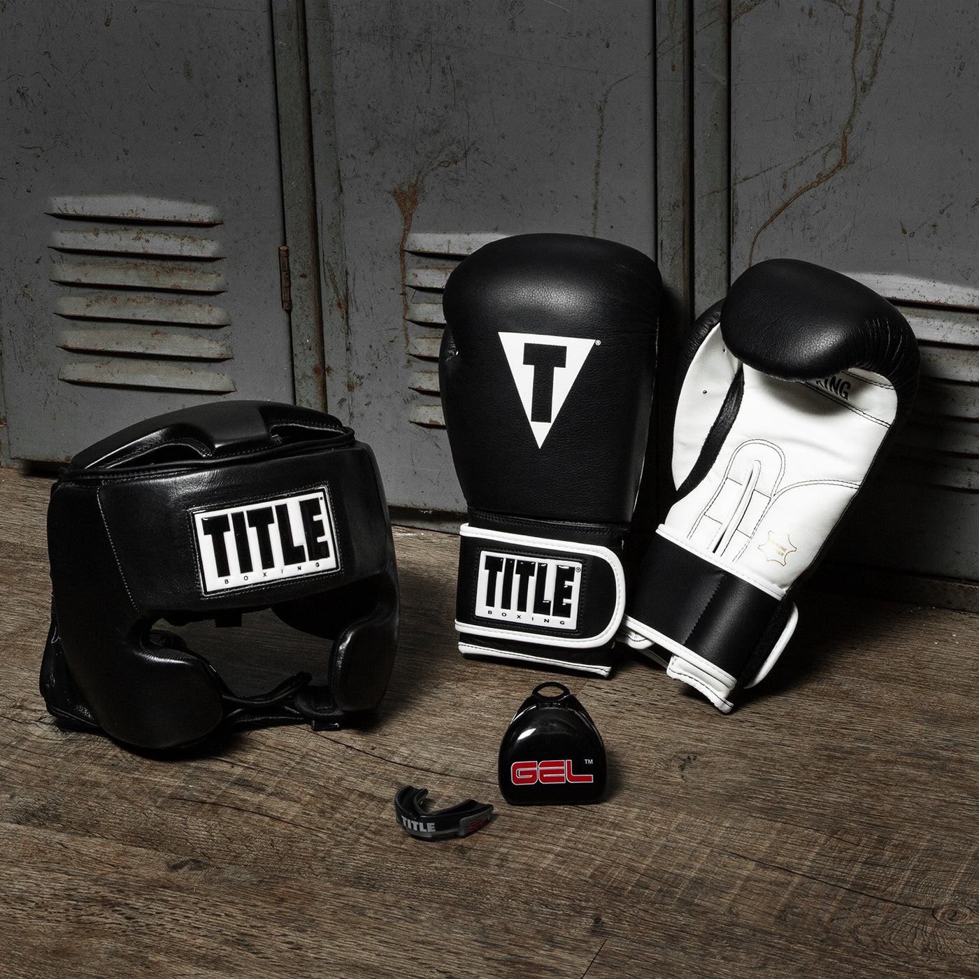 variant:black/white::TITLE Boxing Leather Sparring Bundle gym view