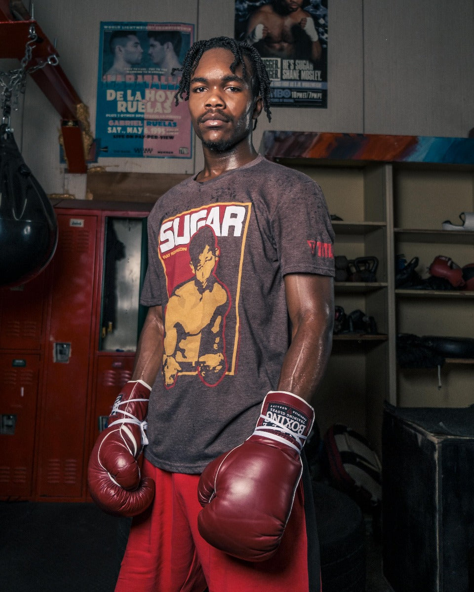 variant:maroon::TITLE Boxing Old School Leather Lace-Up Sparring Gloes kid with hands down