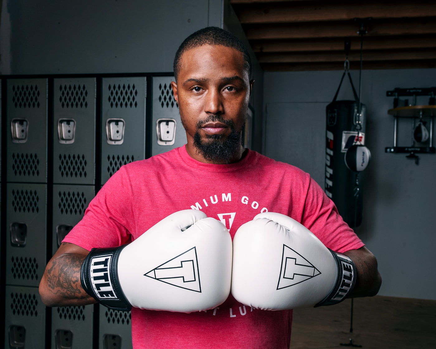 variant:White/Black::TITLE Boxing Vegan Fitness Bag Gloves man posing in gloves