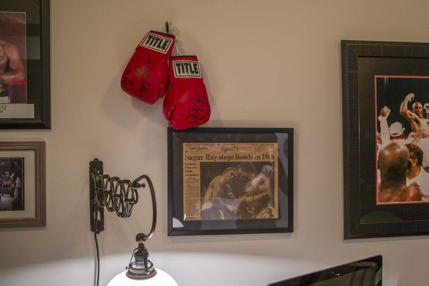 variant:red::TITLE Boxing Autograph Gloves