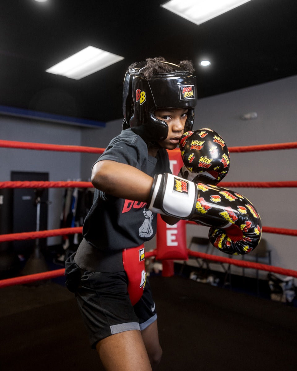 variant:lifestyle::BOOM BOOM Boxing Commander Youth Headgear kid wearing gear