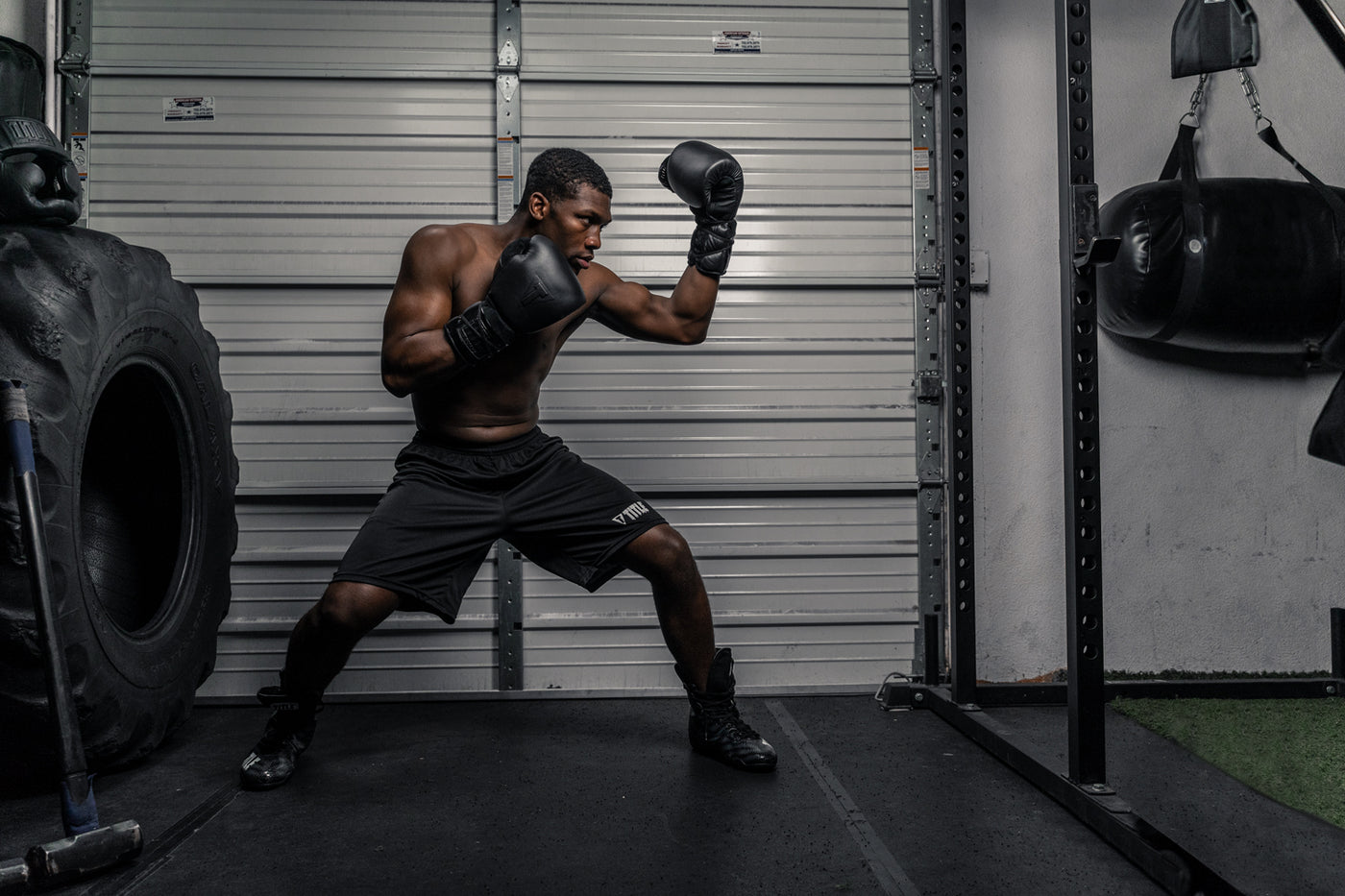 variant:lifestyle::TITLE Black Lace Sparring Gloves 2.0 guy posing