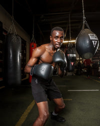 variant:lifestyle::TITLE Black Old School Leather Pro Bag Gloves boxing stance
