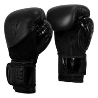 variant:lifestyle::TITLE Black Blitz Bag Gloves side view