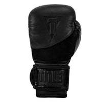 variant:lifestyle::TITLE Black Blitz Bag Gloves front view