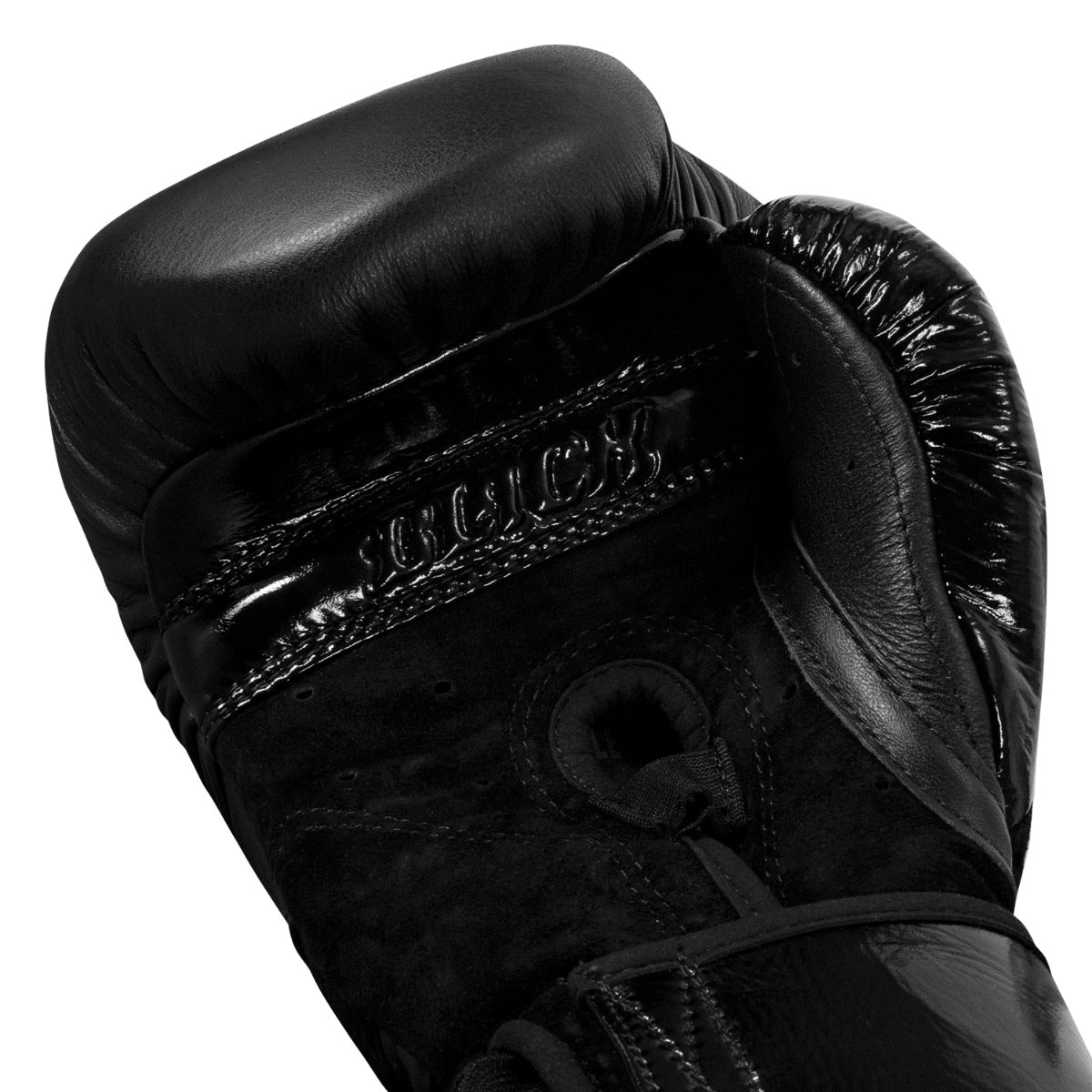 variant:lifestyle::TITLE Black Blitz Bag Gloves hand view