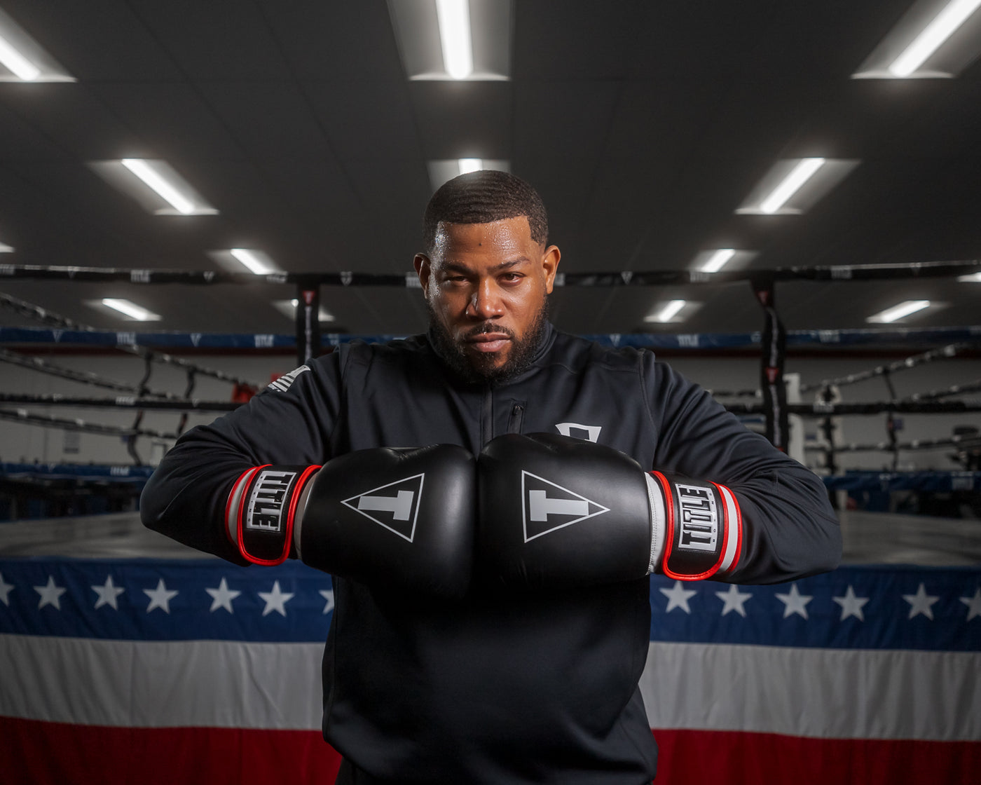 variant:lifestyle::TITLE Boxing Leather Big League Bag Gloves guy hitting gloves
