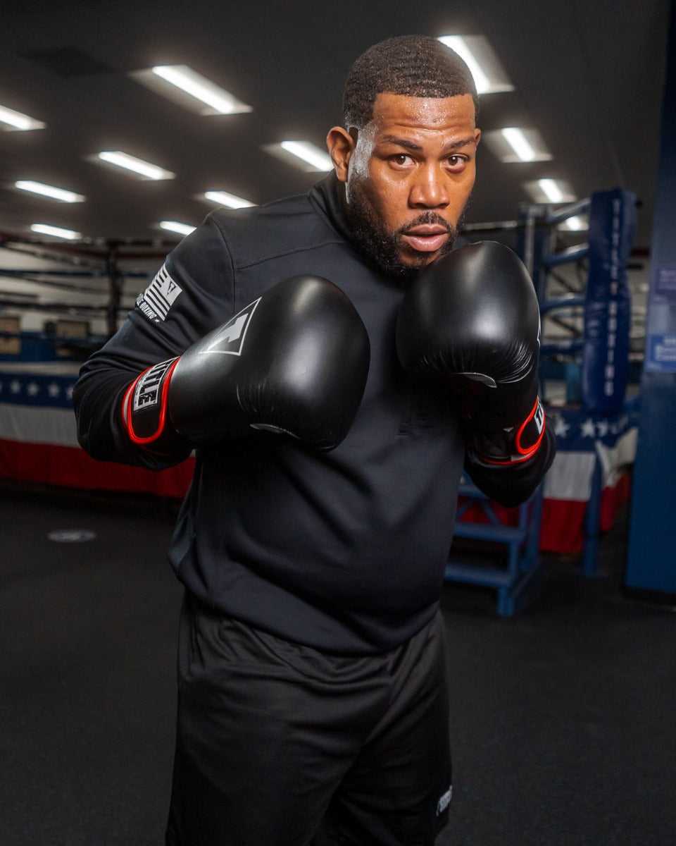 variant:lifestyle::TITLE Boxing Leather Big League Bag Gloves boxing stance