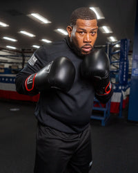 variant:lifestyle::TITLE Boxing Leather Big League Bag Gloves boxing stance
