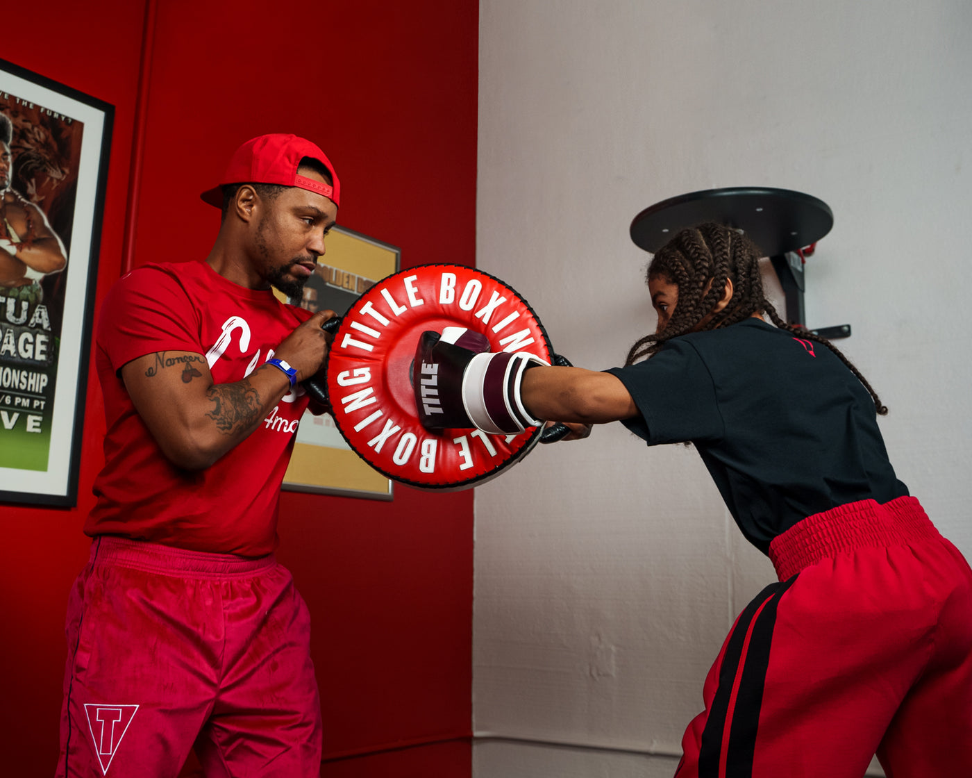 variant:lifestyle::TITLE Boxing Combination Punch Shield kid punching 