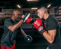 variant:lifestyle::TITLE Classic Panter Micro Mitts 2.0 mitting with coach and boxer