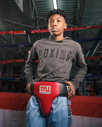 variant:lifestyle::TITLE Classic Deluxe Groin Protector 2.0 kid wearing protector