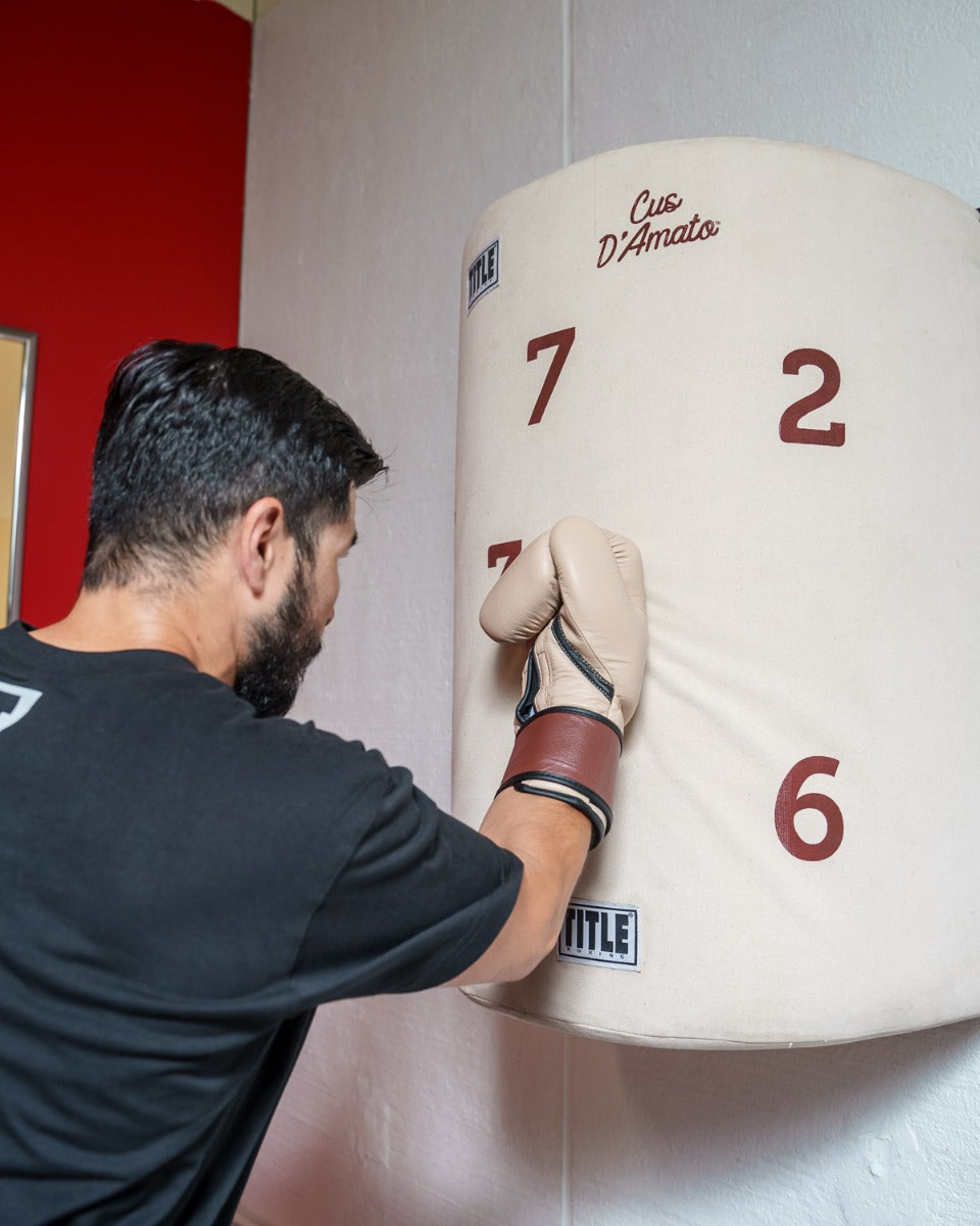 variant:lifestyle::TITLE Boxing Cus D'Amato Willie Heavy Bag uppercut 