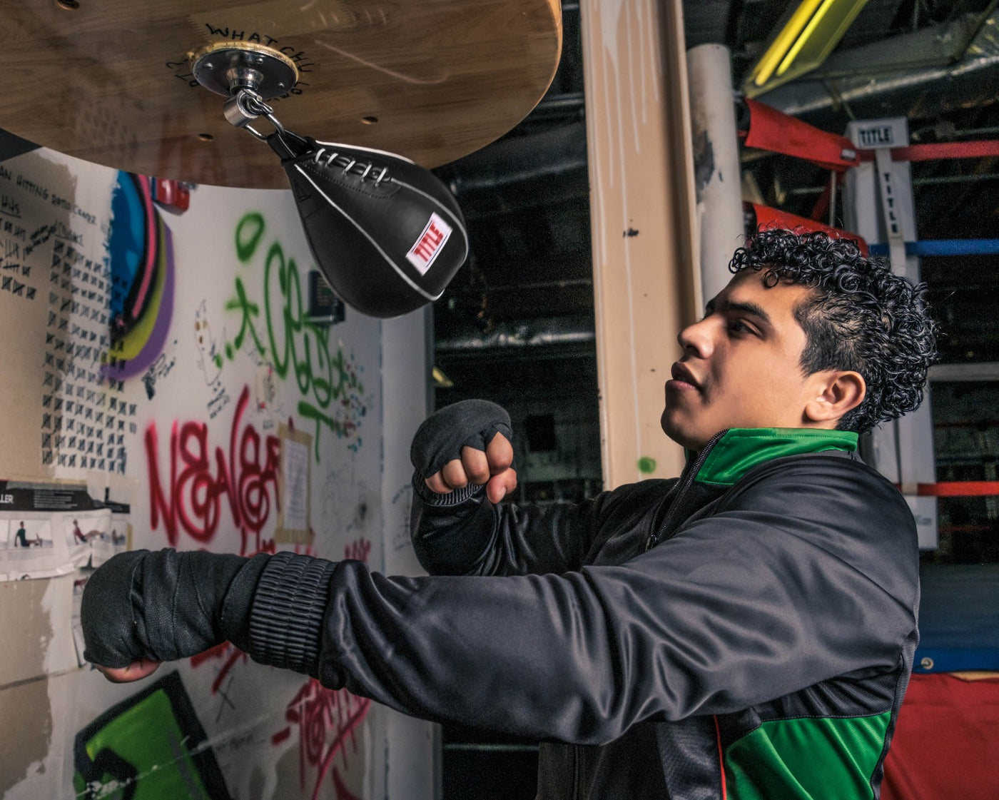 variant:lifestyle::TITLE Classic Super Speed Bag V2 kid kitting speed bag view