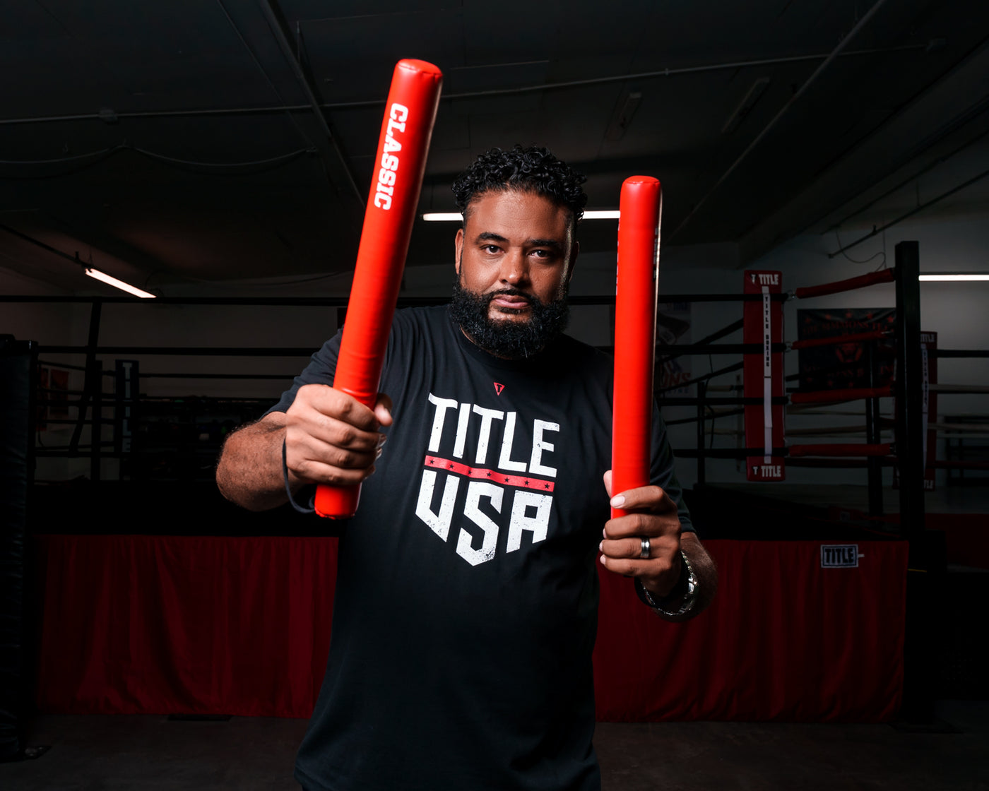 variant:lifestyle::TITLE Classic Striking Sticks 2.0 in a boxer's hands