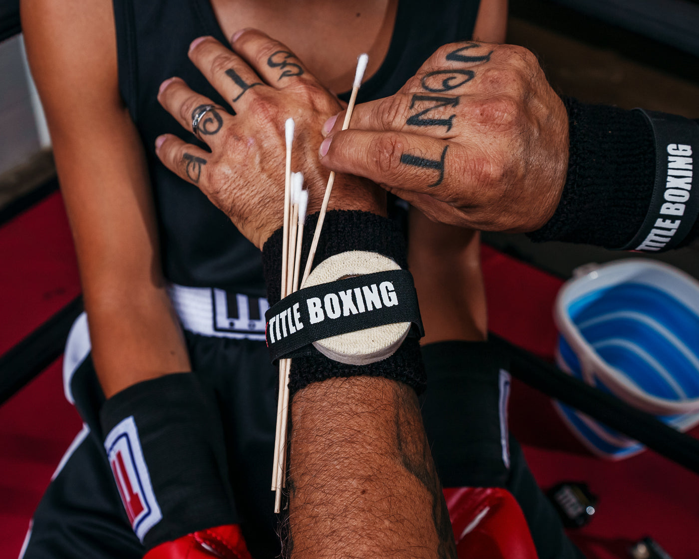 variant:lifestyle::TITLE Boxing Cornerman’s Wrist Band 2.0 in use 