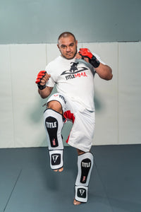 variant:lifestyle::TITLE Boxing Gel Elite Pro Shin & Instep Guards man training with shin guards