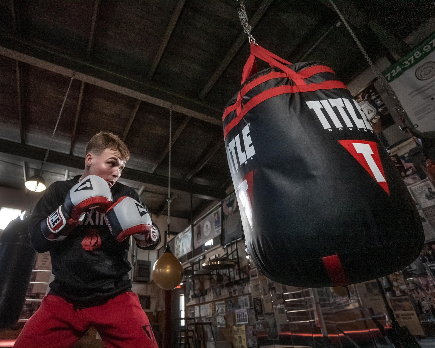 variant:lifestyle::TITLE Boxing Extra-Wide Load Body Bag