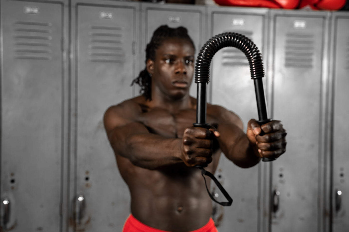 variant:lifestyle::TITLE Boxing Heavy-Duty Power Worker 2.0 boxer training with the power worker